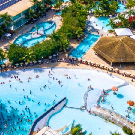 Apto Completo Com Parque Aquatico 24 Horas Lacqua Diroma Caldas Novas Eksteriør bilde